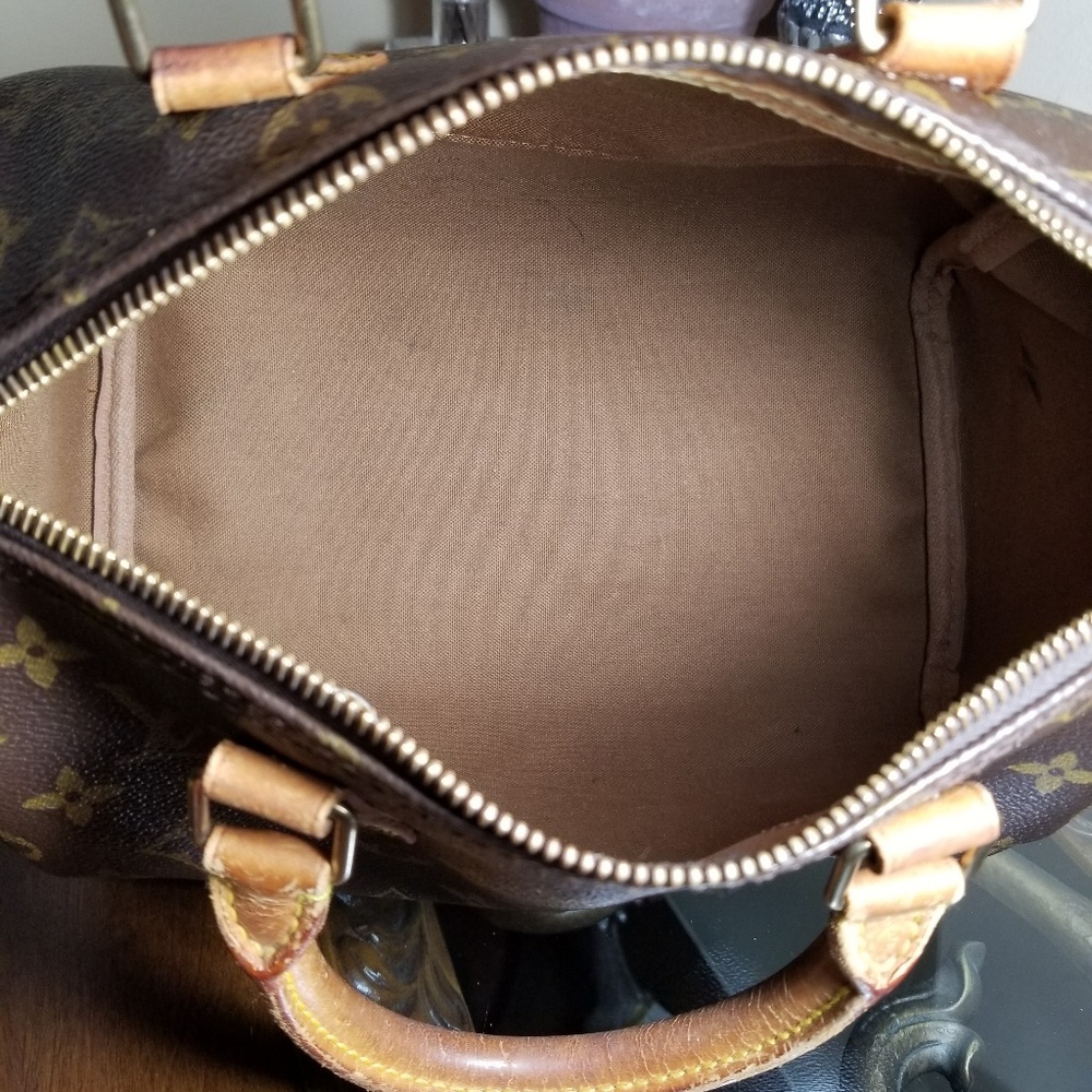 Authentic Louis Vuitton Speedy 25 - Picture 8 of 8